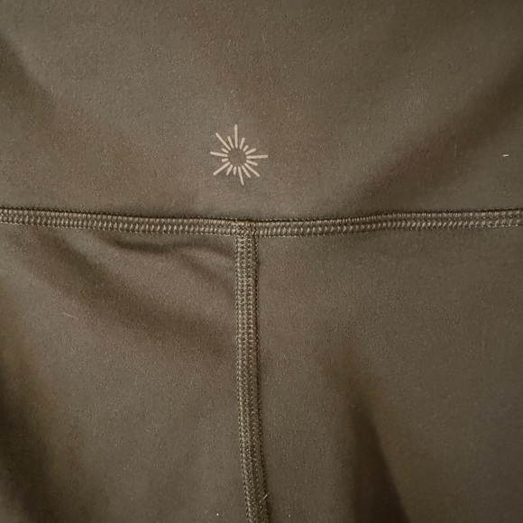 Aerie Offline The Hugger High-Rise Leggings in Charcoal - Picture 6 of 7